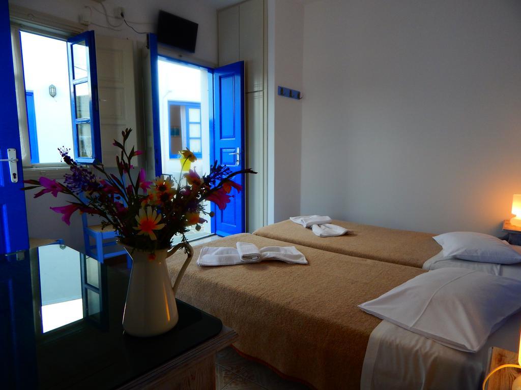 Evgenia Rooms And Apartments Folegandros Town Ruang foto