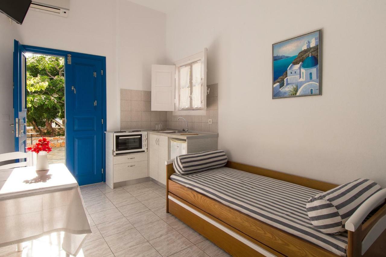 Evgenia Rooms And Apartments Folegandros Town Bagian luar foto