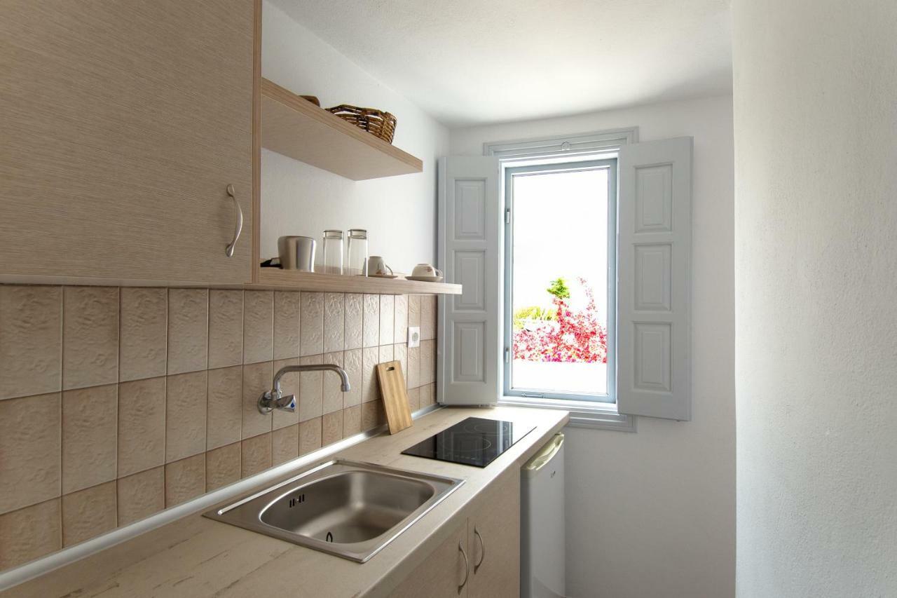 Evgenia Rooms And Apartments Folegandros Town Bagian luar foto