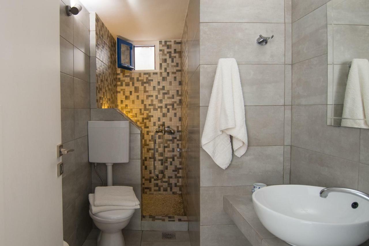Evgenia Rooms And Apartments Folegandros Town Bagian luar foto